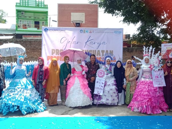 Semangat Kartini Bersemi dalam Kreativitas P5 di UPTD SMPN 5 Sinjai