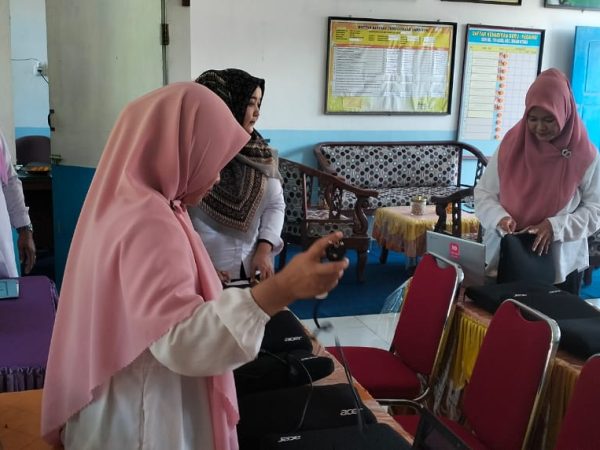 UPTD SMPN 5 Sinjai Mantapkan Persiapan Ujian Sekolah Berbasis Chromebook: Kepala Sekolah dan Ketua Panitia Ungkap Optimisme!