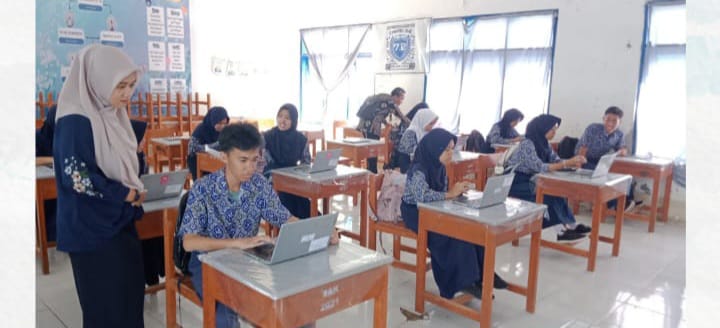 UPTD SMPN 5 Sinjai Mantapkan Persiapan US dengan Simulasi Chromebook UPTD SMPN 5 Sinjai Mantapkan Persiapan US dengan Simulasi Chromebook