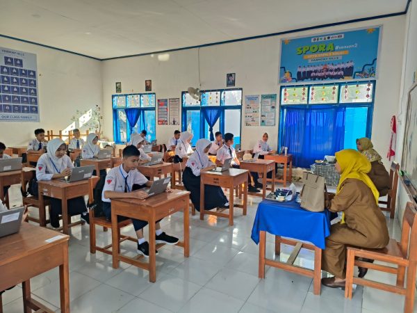 Hari Ke - 1 USBC di UPTD SMPN 5 Sinjai Berjalan Mulus dengan Pengawasan Ketat