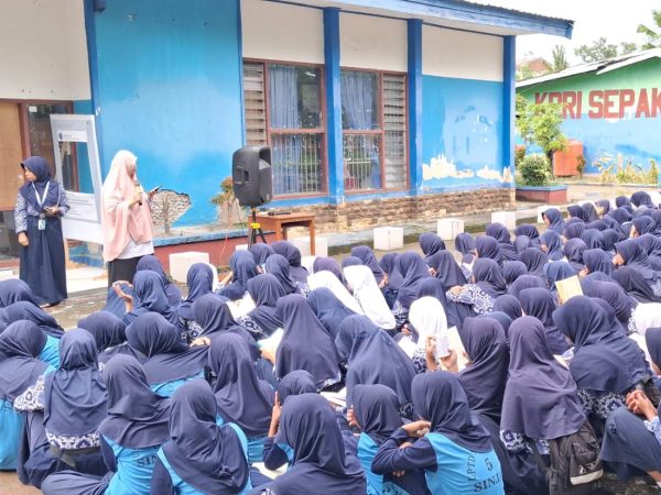 Membiasakan Diri dengan Kalam Ilahi: Indahnya Literasi Al-Qur'an di Pagi Hari SMPN 5 Sinjai