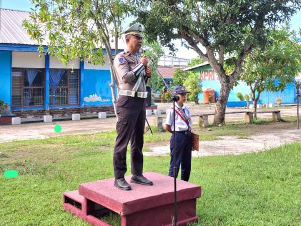 Police Go to School: Mengedukasi Keselamatan Lalu Lintas Sejak Dini di UPTD SMPN 5 Sinjai