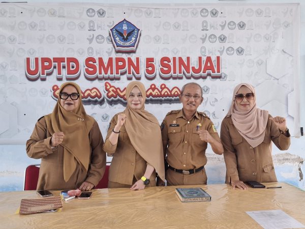Hari Pertama SAS Genap 2024/2025 di UPTD SMPN 5 Sinjai: Antusiasme dan Kelancaran Pelaksanaan Daring